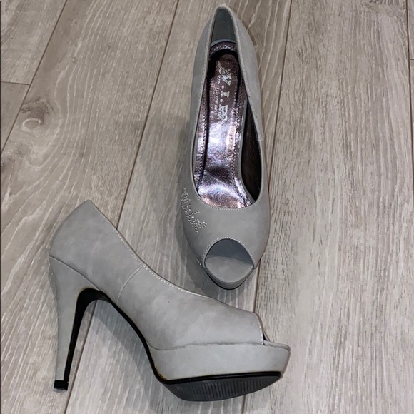 Grey heels - Picture 4 of 6